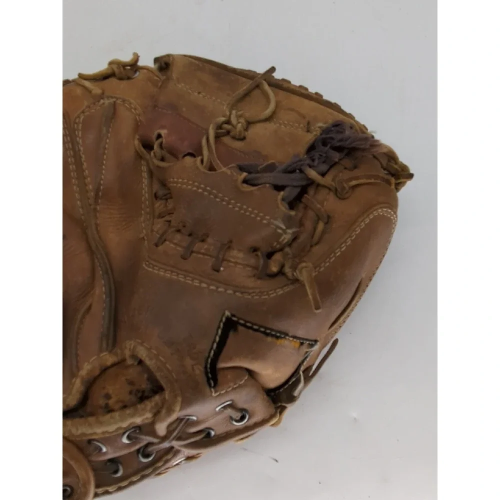 Wilson A2402 Professional Model Catchers Mitt Righty Nylon Stitched USA C3